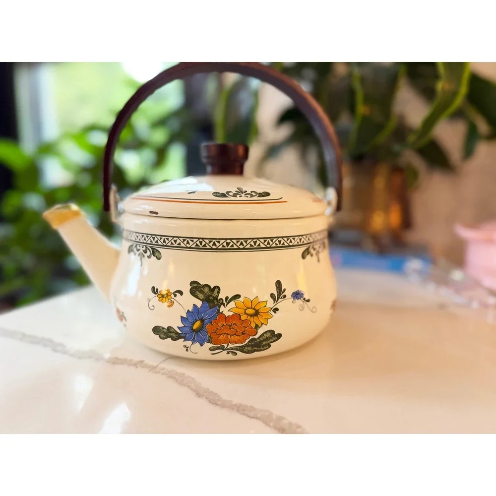 Vintage‎ Enamel Tea Kettle Floral Folk Art Pattern Cream Made in Taiwan ROC